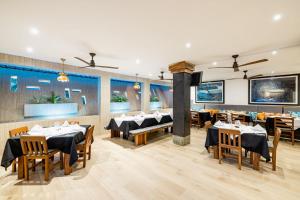 Cafe Playa Negra Hotel餐厅或其他用餐的地方