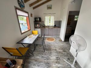 Kuchyň nebo kuchyňský kout v ubytování Bienvenue chez Angie + 12 fotografií