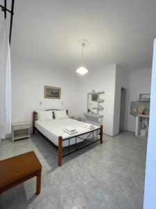 A bed or beds in a room at Captain Stavros