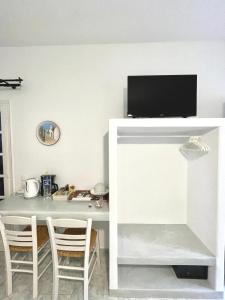 A kitchen or kitchenette at Captain Stavros