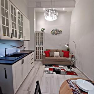 A kitchen or kitchenette at Palace3 Apartment
