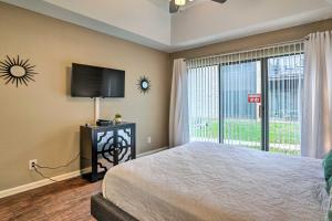 Ένα ή περισσότερα κρεβάτια σε δωμάτιο στο Graham Haus River Condo Walk to Schlitterbahn! +20 φωτογραφίες