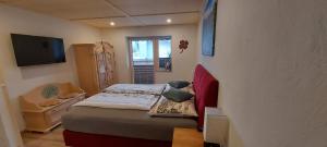 A bed or beds in a room at Haus Wibmer Martin
