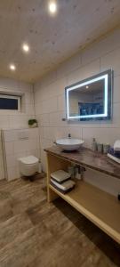 A bathroom at Haus Wibmer Martin Még 3 kép