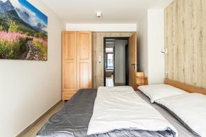 Posteľ alebo postele v izbe v ubytovaní ZAKOHOME- Apartamenty Sabały