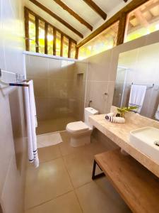 Bilik mandi di Hotel Boutique Ananas
