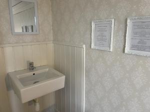 Ένα μπάνιο στο Sörnäsgården Bed & Breakfast