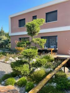 a house with a japanese garden in front of it at Nid de rêves jacuzzi en Provence in Châteaurenard