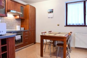 Kuchyňa alebo kuchynka v ubytovaní Apartament Granit