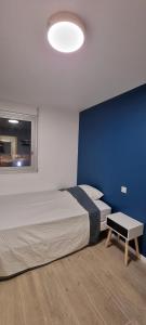 Posteľ alebo postele v izbe v ubytovaní Chambres avec douche privative dans appartement partagé - Metro - Wifi