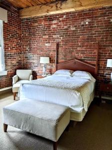 a bedroom with a bed and a brick wall at Hawthorn Suites by Wyndham Rome in Rome