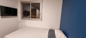 Posteľ alebo postele v izbe v ubytovaní Chambres avec douche privative dans appartement partagé - Metro - Wifi