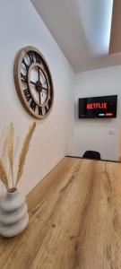 Televízia a/alebo spoločenská miestnosť v ubytovaní Chambres avec douche privative dans appartement partagé - Metro - Wifi