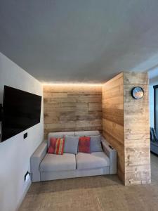 a living room with a couch and a flat screen tv at Fraiteve Suite in Sauze dʼOulx