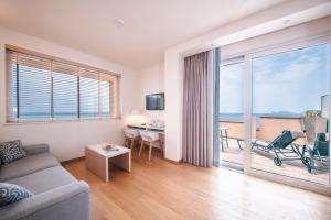 TV a/nebo společenská místnost v ubytování Hotel Calabona