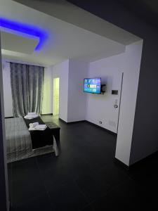 A television and/or entertainment centre at Broken column
