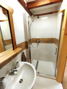 Kúpeľňa v ubytovaní Apartmán Eliška Drevený raj + 2 fotografie