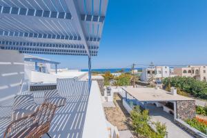 Φωτογραφία από το άλμπουμ του Golden Sunrise Suites in Santorini στο Καμάρι