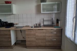 Köök või kööginurk majutusasutuses Villiers le bel -villepinte -Roissy - CDG-Paris