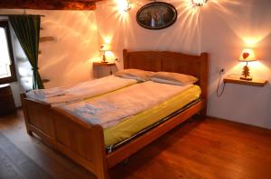A bed or beds in a room at Casa della Nonna