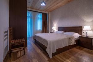 Postel nebo postele na pokoji v ubytování Hotel David Zhorzholiani