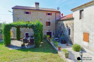 Vonkajšia záhrada v ubytovaní al Merlo Olivo, rural istrian house