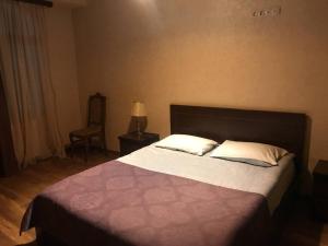 Postel nebo postele na pokoji v ubytování Hotel David Zhorzholiani