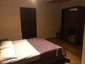 Postel nebo postele na pokoji v ubytování Hotel David Zhorzholiani
