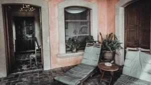 Posezení v ubytování Hacienda Sepulveda Hotel & Spa