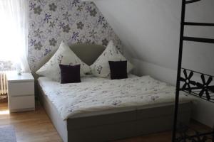 Postel nebo postele na pokoji v ubytování Ferienwohnung Romantica 1. und 2. OG