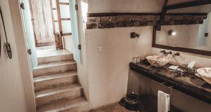 Kuchyň nebo kuchyňský kout v ubytování Hacienda Sepulveda Hotel & Spa