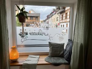 a window with a window seat with a view of a city at Apartment Altstadtflair in Bad Neuenahr-Ahrweiler