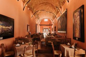 Restaurace v ubytování Hacienda Sepulveda Hotel & Spa
