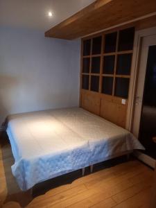 Posteľ alebo postele v izbe v ubytovaní Appartement centre du village brides les bains