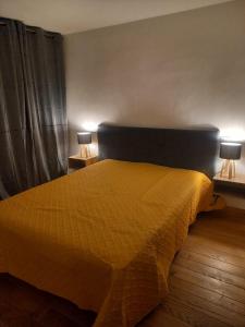 Posteľ alebo postele v izbe v ubytovaní Appartement centre du village brides les bains