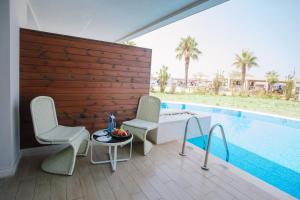 Бассейн в Almyros Beach или поблизости