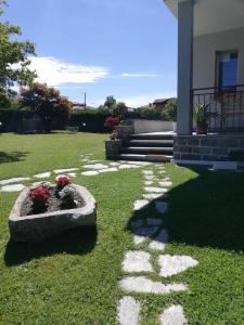 a garden with rocks and flowers in a yard at I tulipani in Stresa