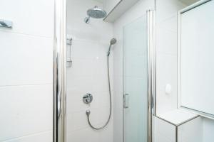 Koupelna v ubytování SPACIOUS TWO BEDROOM APARTMENT