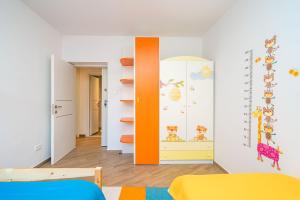 Postel nebo postele na pokoji v ubytování SPACIOUS TWO BEDROOM APARTMENT