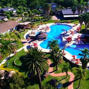 Bazén v ubytování Howard Johnson Marinas & Resort nebo v jeho okolí