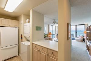 Kuchyň nebo kuchyňský kout v ubytování Valley Isle Resort 210