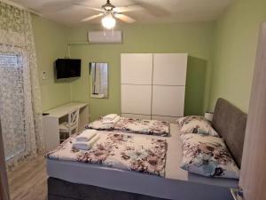 Posteľ alebo postele v izbe v ubytovaní Rooms with a parking space Mali Losinj (Losinj) - 9681