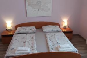 Posteľ alebo postele v izbe v ubytovaní Rooms with a parking space Mali Losinj (Losinj) - 9681