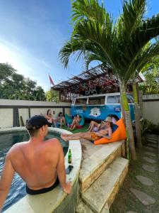 a group of people in a pool at a resort at Lembongan Hostel in Nusa Lembongan