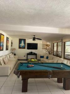 a living room with a pool table in it at Casa en el puerto frente al mar! in Puerto San José