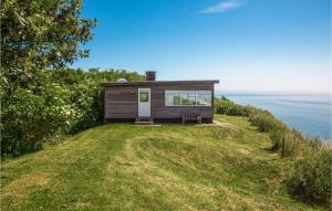 a tiny house on a hill overlooking the ocean at Udsigtspavillion in Kolby Kås