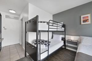 Postel nebo postele na pokoji v ubytování Scamander Beach Resort