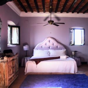 Postel nebo postele na pokoji v ubytování El Castillo
