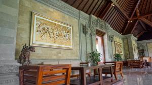 Ein Restaurant oder anderes Speiselokal in der Unterkunft Sakti Garden Resort & Spa 