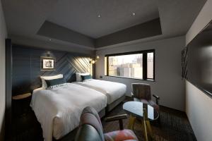 Un pat sau paturi într-o cameră la Mercure Tokyu Stay Osaka Namba
